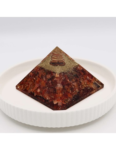 Pirâmide de cornalina para vitalidade, criatividade e força emocional