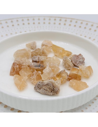 Calcite mel em bruto que irradia luz suave e promove equilíbrio emocional e clareza vibracional