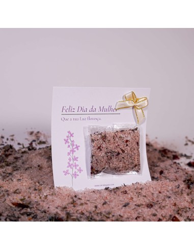 Escalda pies Día de la Mujer con sal, aceites esenciales, rosas, lavanda y ylang ylang para relajación y amor propio