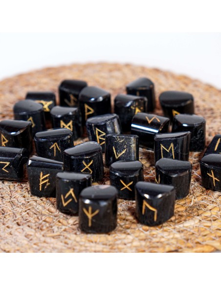 Runas de turmalina negra para orientação espiritual