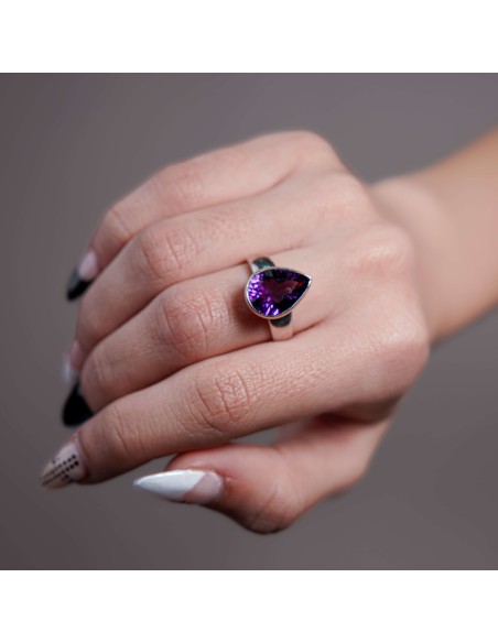 Anillo de Amatista Facetada en Plata | Cristal de intuición y equilibrio
