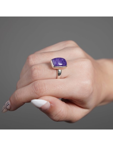 ANILLO DE CHAROITA AJUSTABLE EN PLATA
