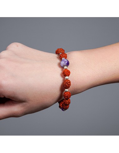 Pulseira de Rudraksha, ametista e charoite para transmutação, intuição e elevação espiritual