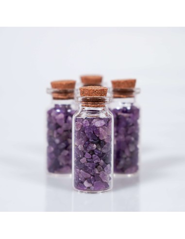 Frasco con cristales de lepidolita para calma mental, reducción de la ansiedad y equilibrio emocional.