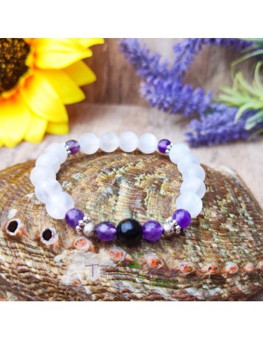 Selenite, ametista e turmalina para proteção energética, luz espiritual e elevação da consciência.