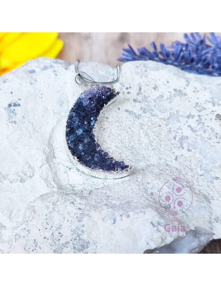 Colgante de amatista drusa en forma de luna para intuición, protección y elevación espiritual