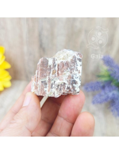 Andalucita en bruto que actúa en la alineación interna y potencia una estabilidad energética profunda