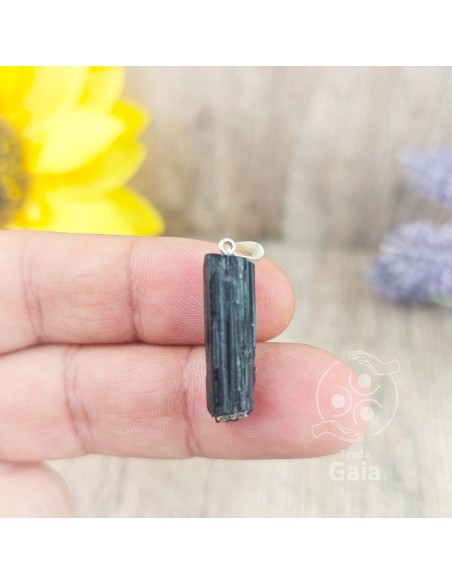 Pendente de turmalina negra em bruto em aço pedra natural