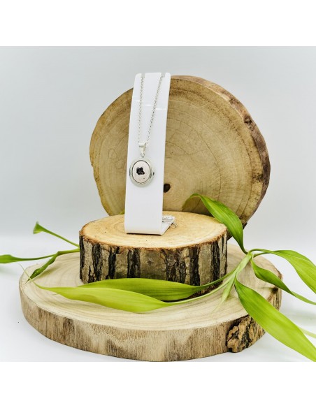 Pendente de opala cabochão em prata para clareza emocional, sensibilidade energética e expansão da consciência